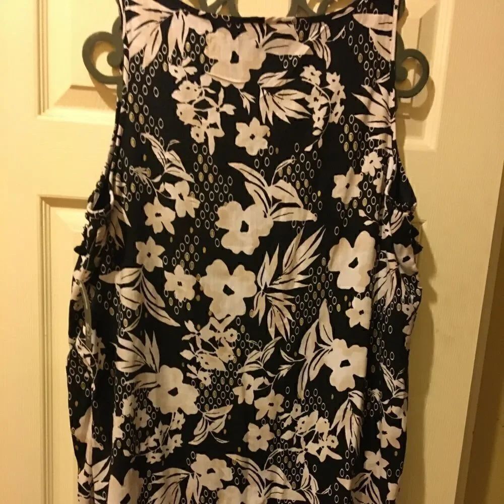 Beautiful black and white dress loose flair